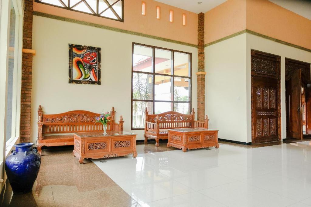 Capital O 892 Grand Pujon View Hotel And Resort Бату Екстериор снимка