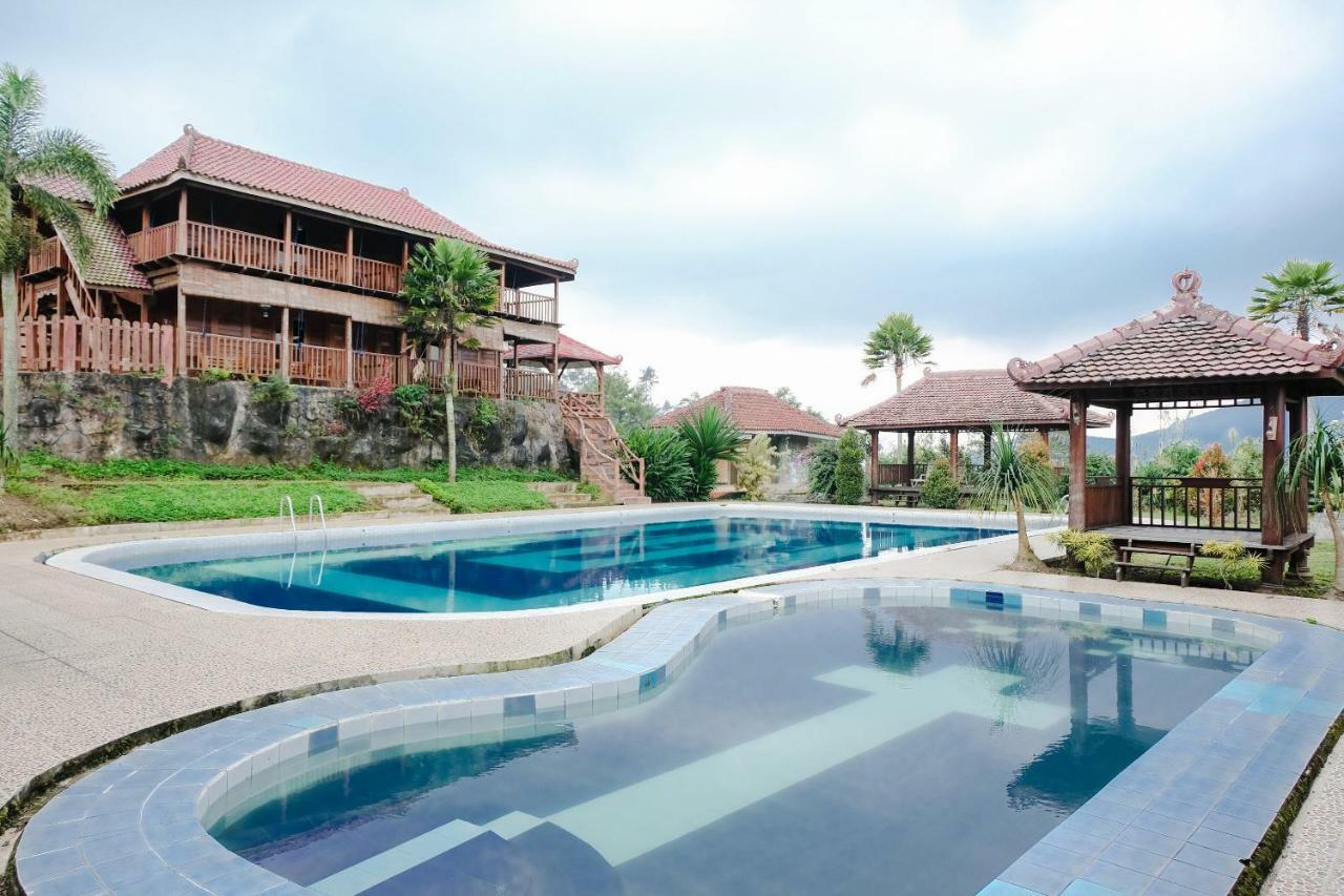 Capital O 892 Grand Pujon View Hotel And Resort Бату Екстериор снимка